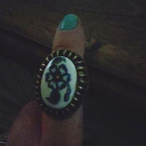 Vintage costume painted daisy ring
